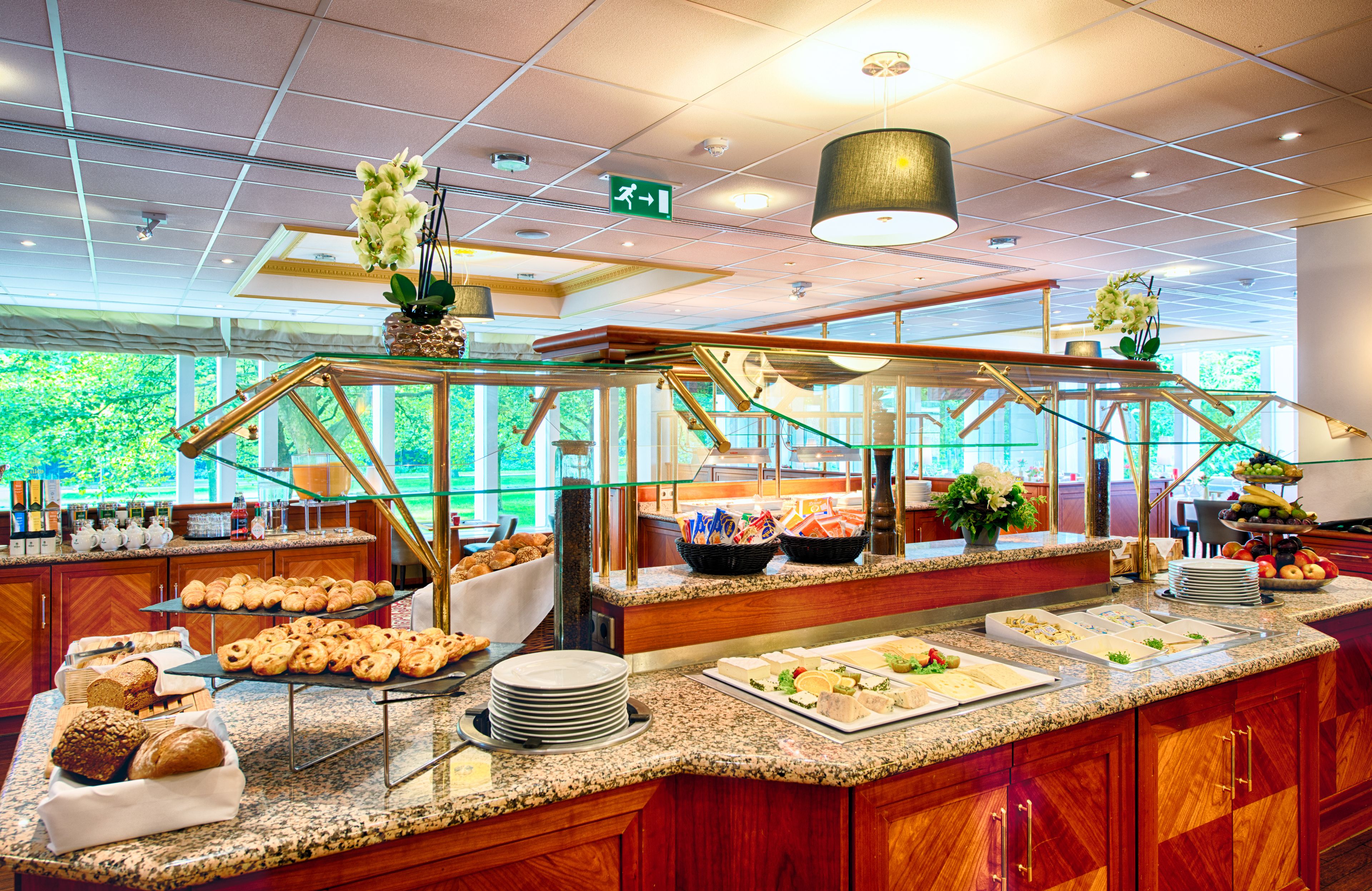 Petit déjeuner buffet (20 EUR par personne)