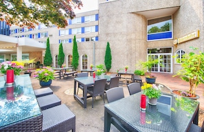 Terrace/patio - Leonardo Hotel Hamburg City Nord (Hamburg)