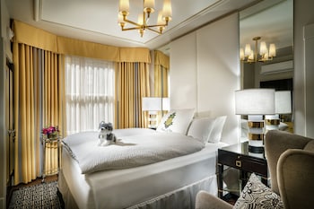 Premium bedding, pillowtop beds, in-room safe, desk at Staypineapple, An Elegant Hotel, Union Square
