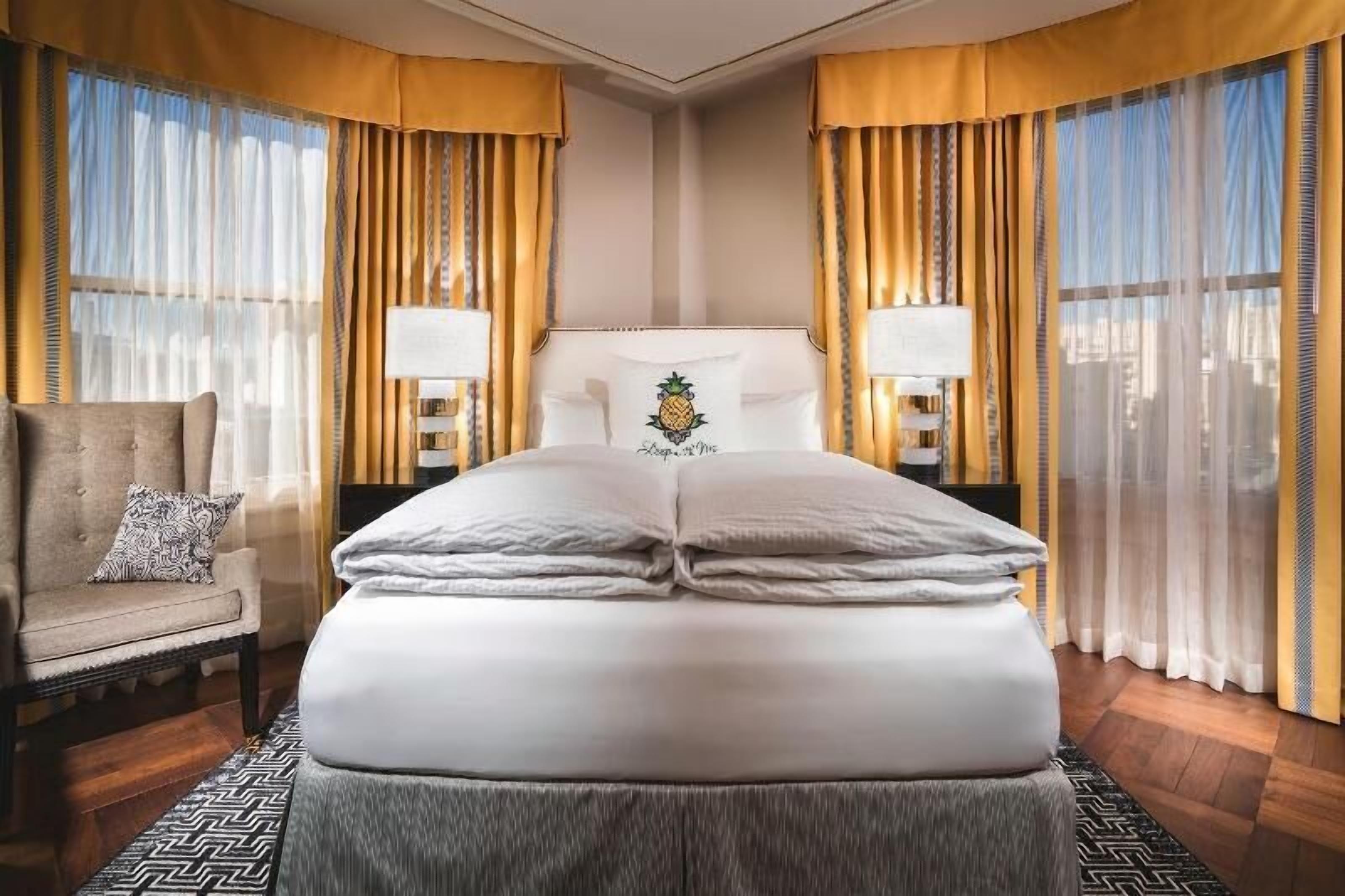 Literie de qualité, lit avec matelas à plateau-coussin, coffre-fort