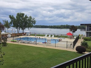 Piscina externa sazonal