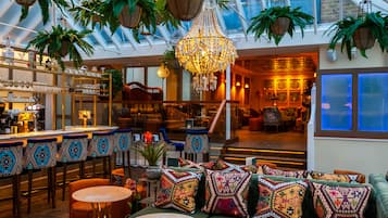 Cocktail bar