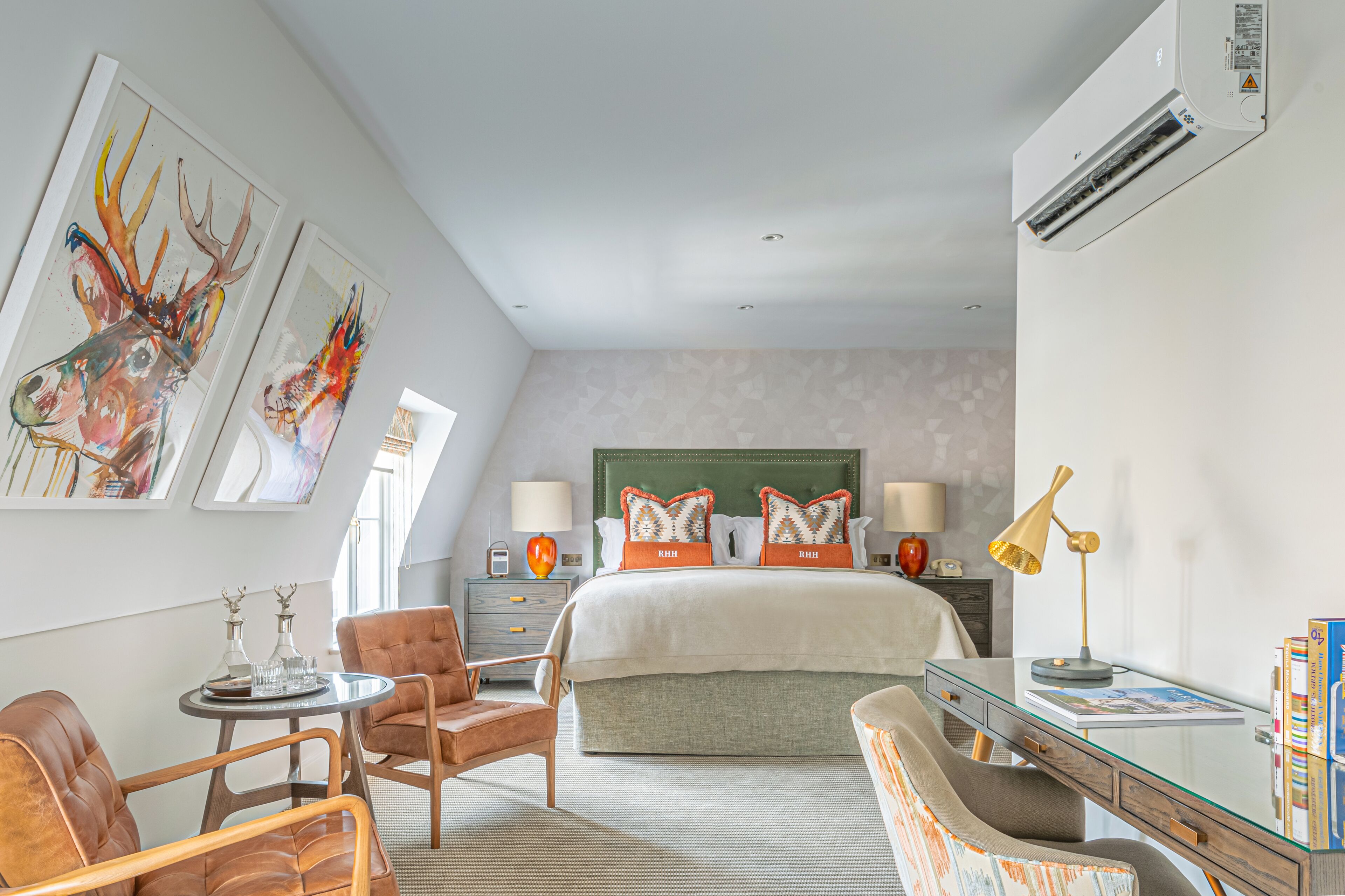 Habitación doble Deluxe | Escritorio, tabla de planchar con plancha, camas extra y wifi gratis 