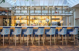 Cocktail bar