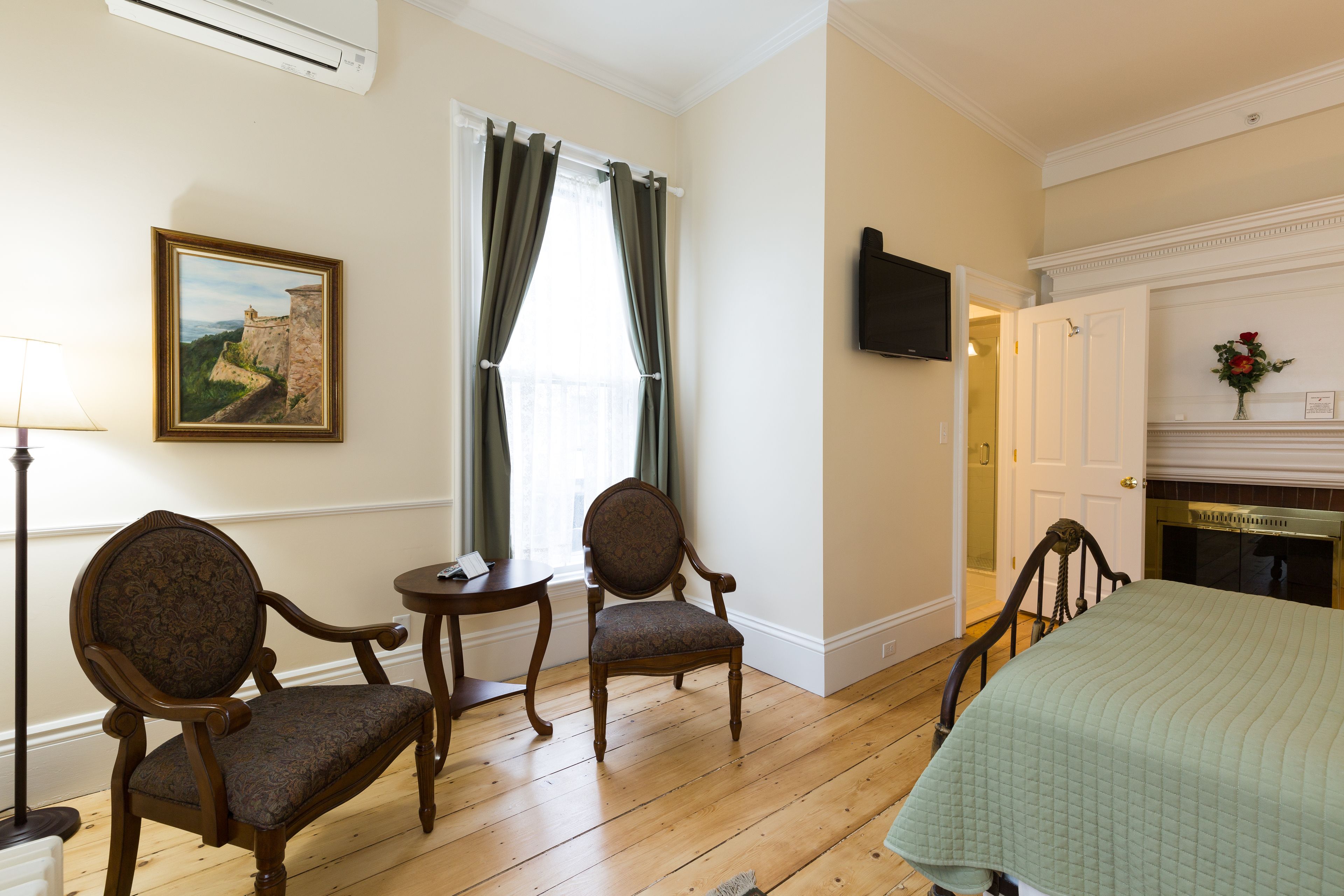 Photo - The Salem Inn