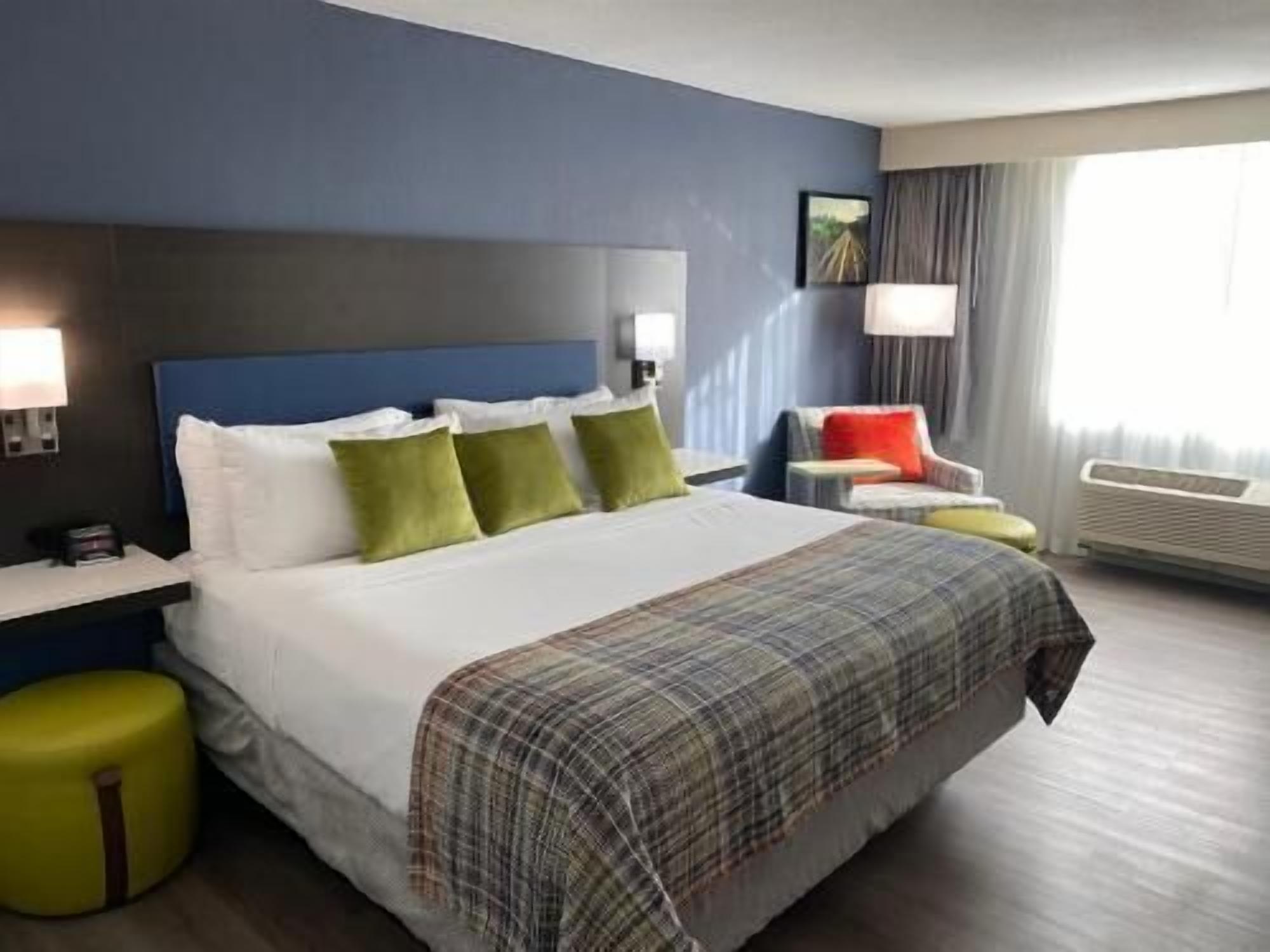 Literie de qualité, couette en duvet, lit avec matelas à plateau-coussin