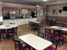 Desayuno para llevar gratuito y diario