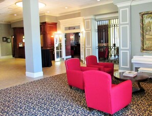 Lobby sitting area - Clarion Hotel Downtown (Columbia)