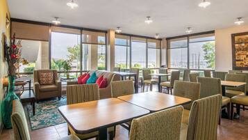 ๋งค์ผ ์ ๋ฝ์ ๋ฌด๋ฃ ์์นจ ์์ฌ ํฌํจ