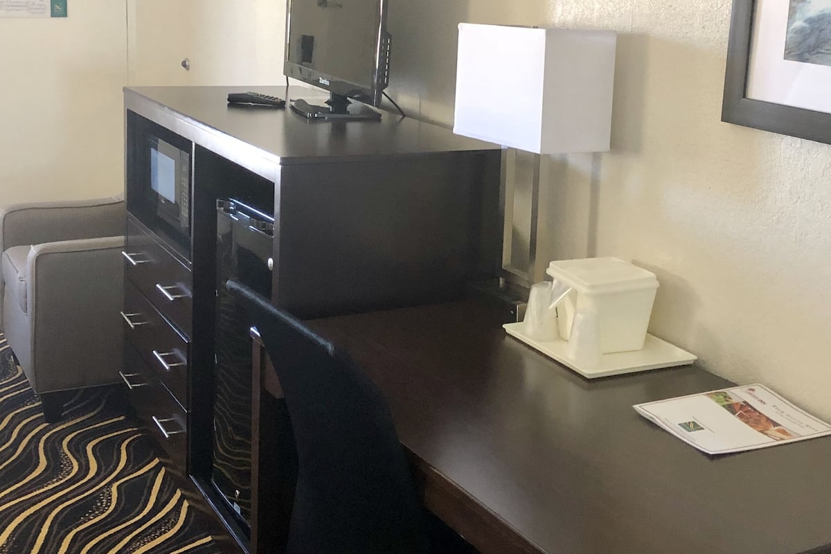 Bureau, espace de travail pour ordinateurs portables