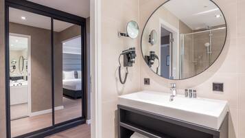 Junior Suite, 1 King Bed | Bathroom | Designer toiletries, hair dryer, towels