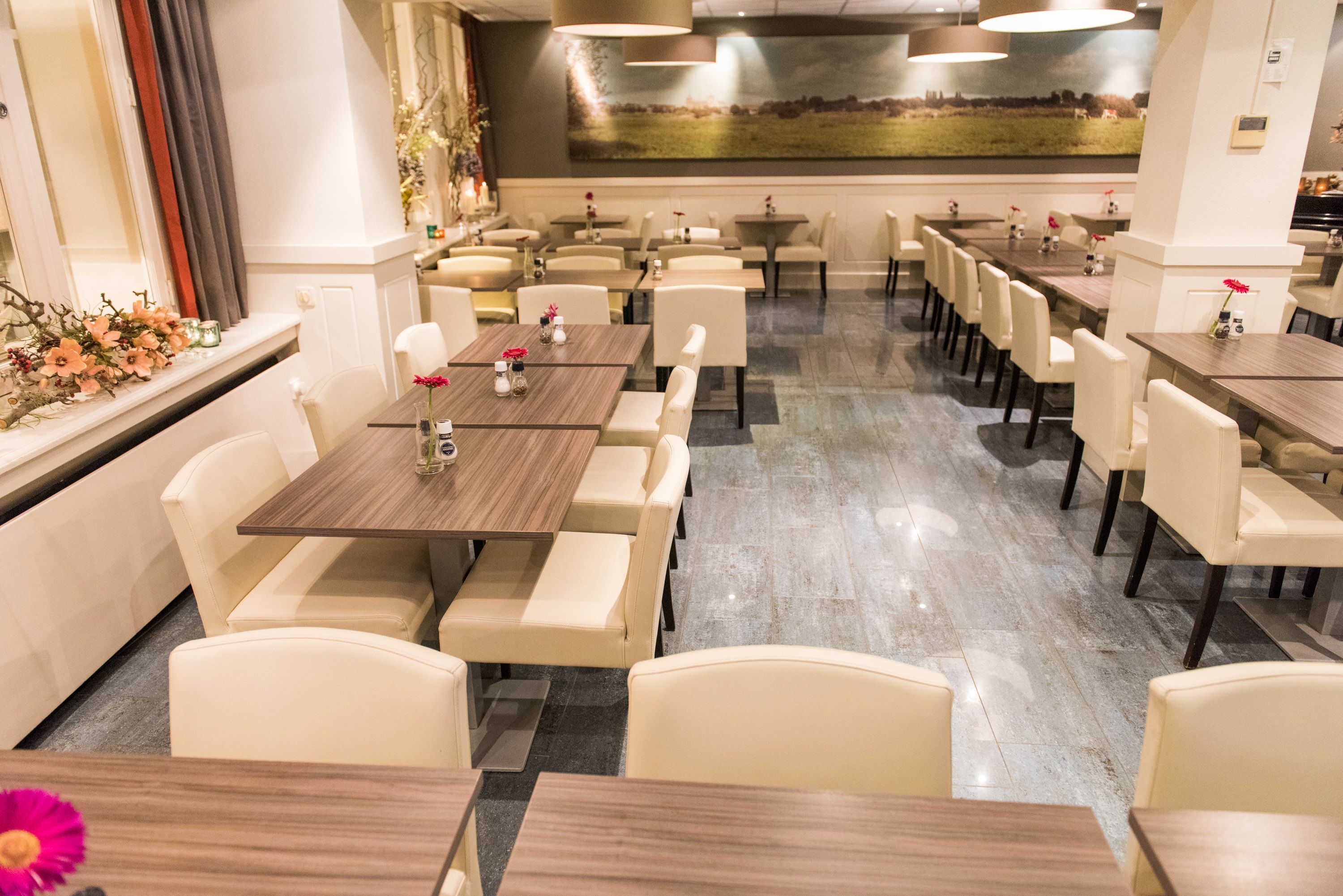 Daily buffet breakfast (EUR 22.50 per person)