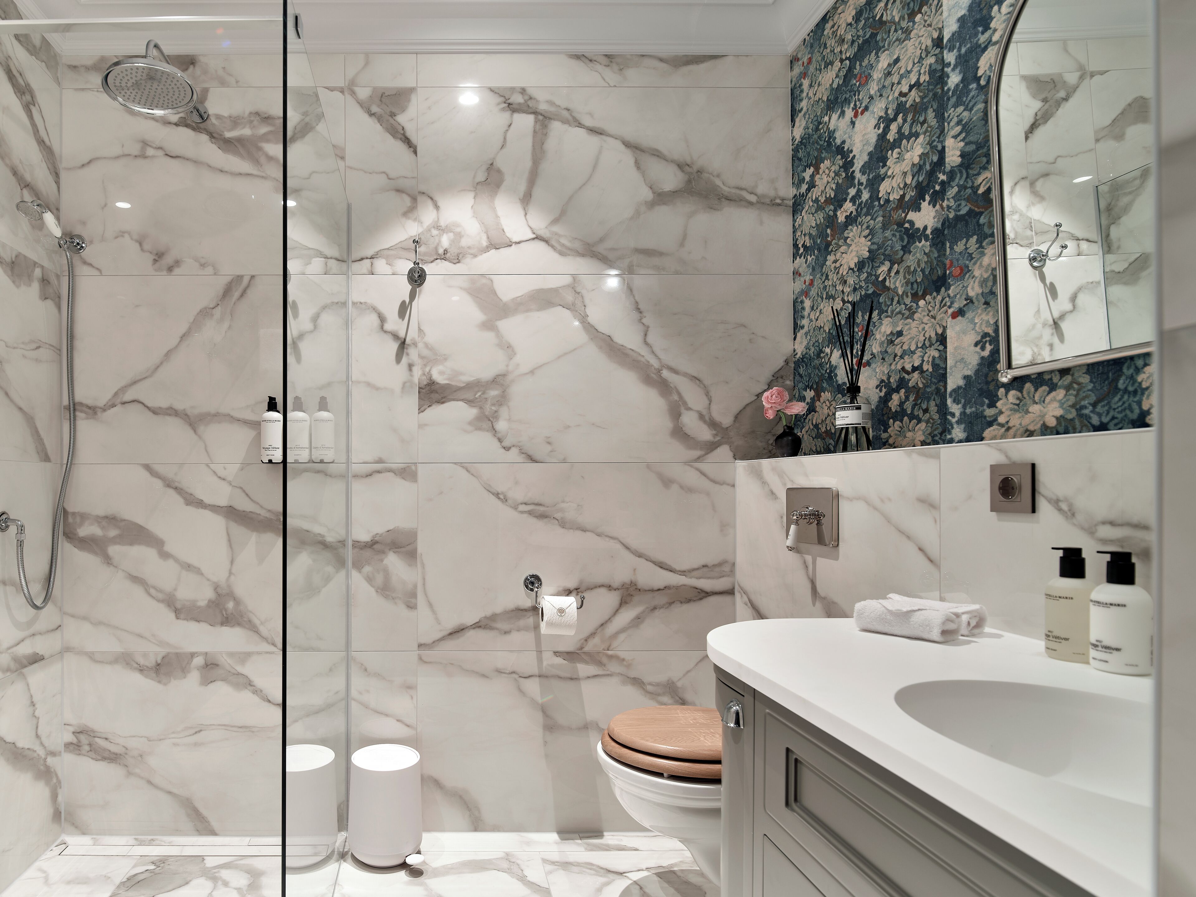 ambassador room | bathroom | shower, free toiletries, hair dryer, towels