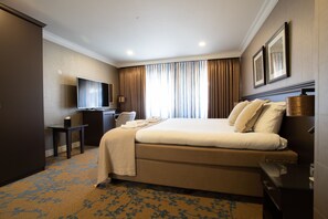 Deluxe Room, 1 Queen Bed, Non Smoking (Small Room)