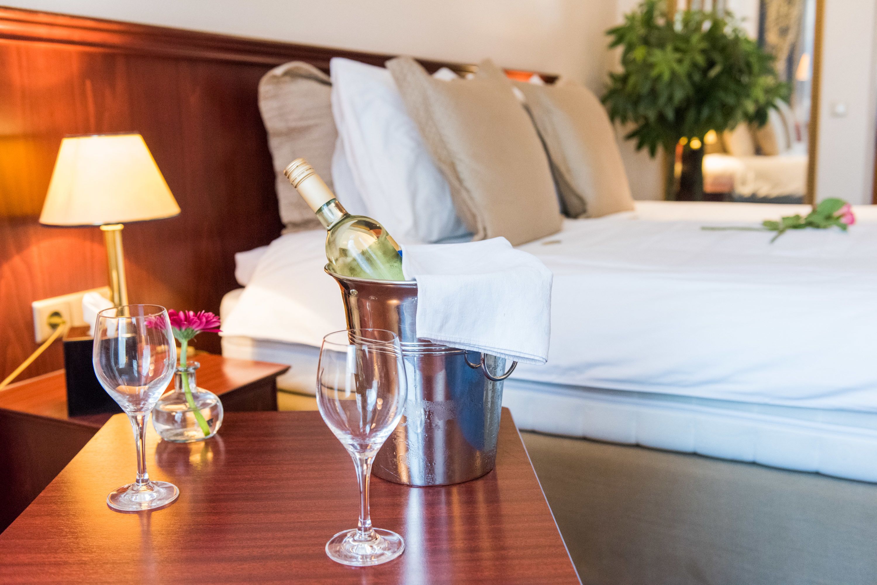 Deluxe Suite, 1 King Bed, Non Smoking, Bathtub (Twin bed on request) | In-room safe, desk, laptop workspace, blackout drapes