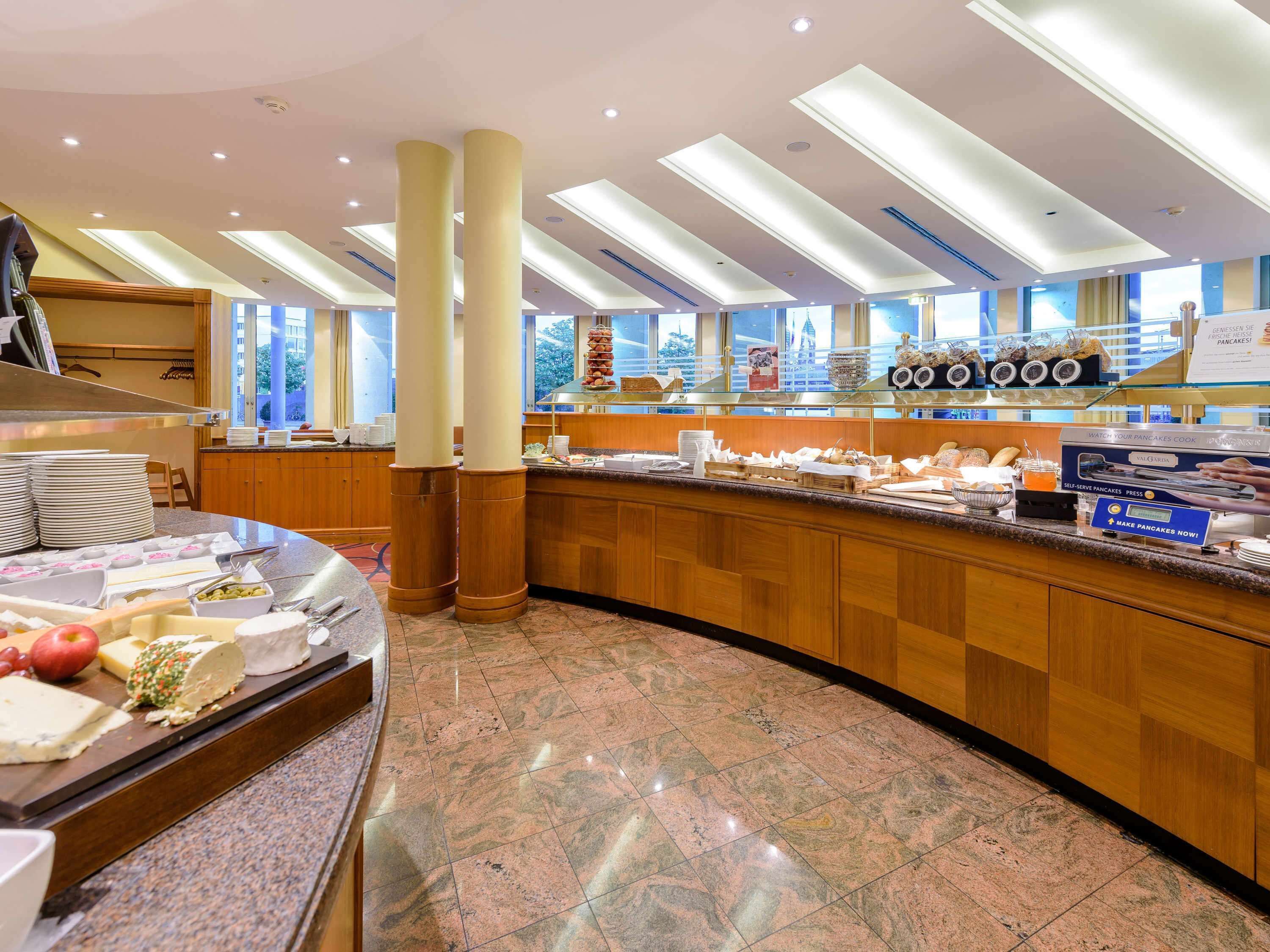 buffet breakfast on weekdays (eur 27 per person)