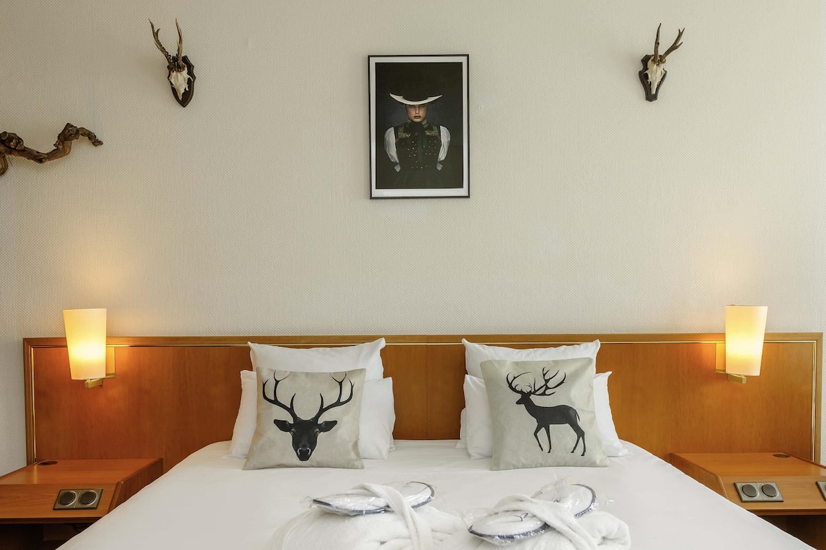 Kamer, 1 tweepersoonsbed | Hypoallergeen beddengoed, een minibar, een bureau