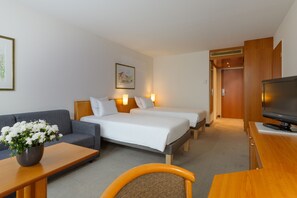 Hypo-allergenic bedding, minibar, desk, blackout drapes