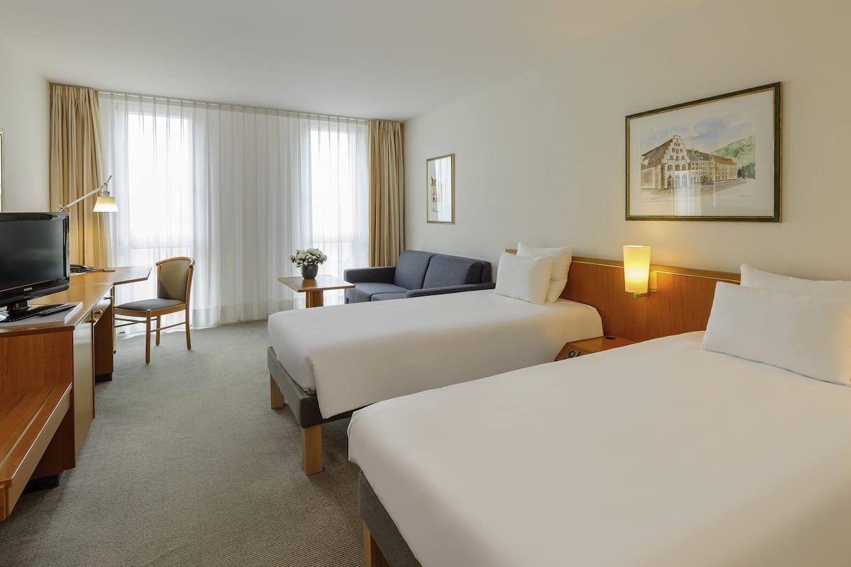 Ropa de cama hipoalergénica, minibar, escritorio y cortinas blackout