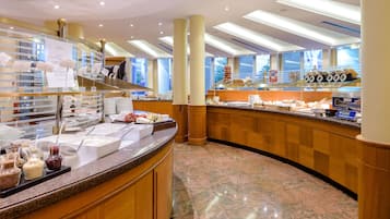 Morgenmadsbuffet på hverdage (27 EUR pr. person)