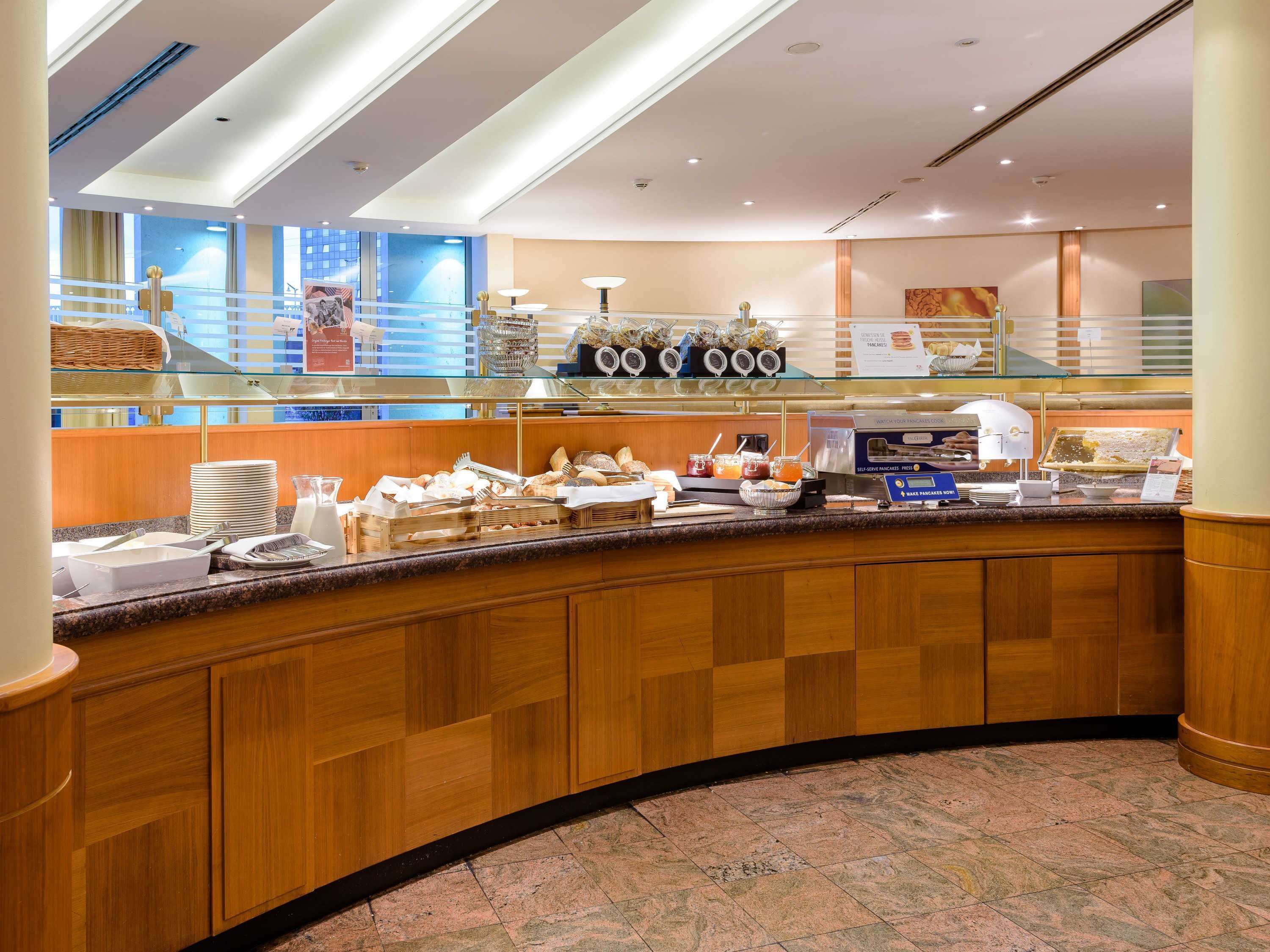 buffet breakfast on weekdays (eur 27 per person)