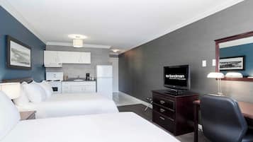 Studio Suite, 2 Double Beds, Kitchen