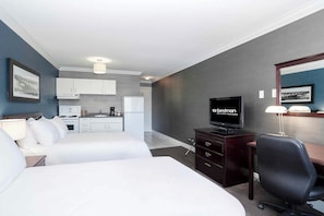 Suite Studio, 2 lits doubles, cuisine | 1 chambre, bureau, espace de travail pour ordinateur portable