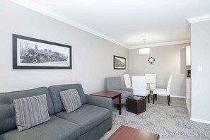 43-inch flat-screen TV with cable channels, TV - Sandman Hotel & Suites Prince George (Prince George)