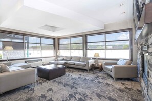 Lobby - Sandman Hotel & Suites Prince George (Prince George)