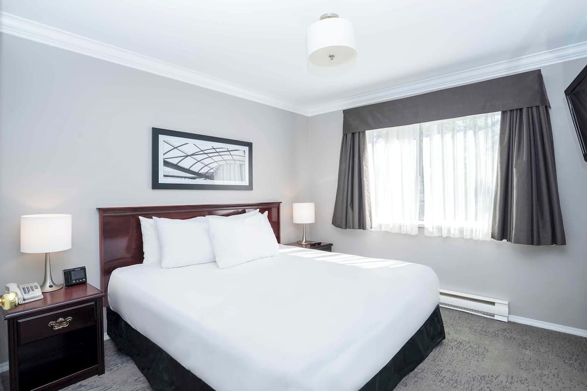 1 bedroom, desk, laptop workspace, blackout curtains
