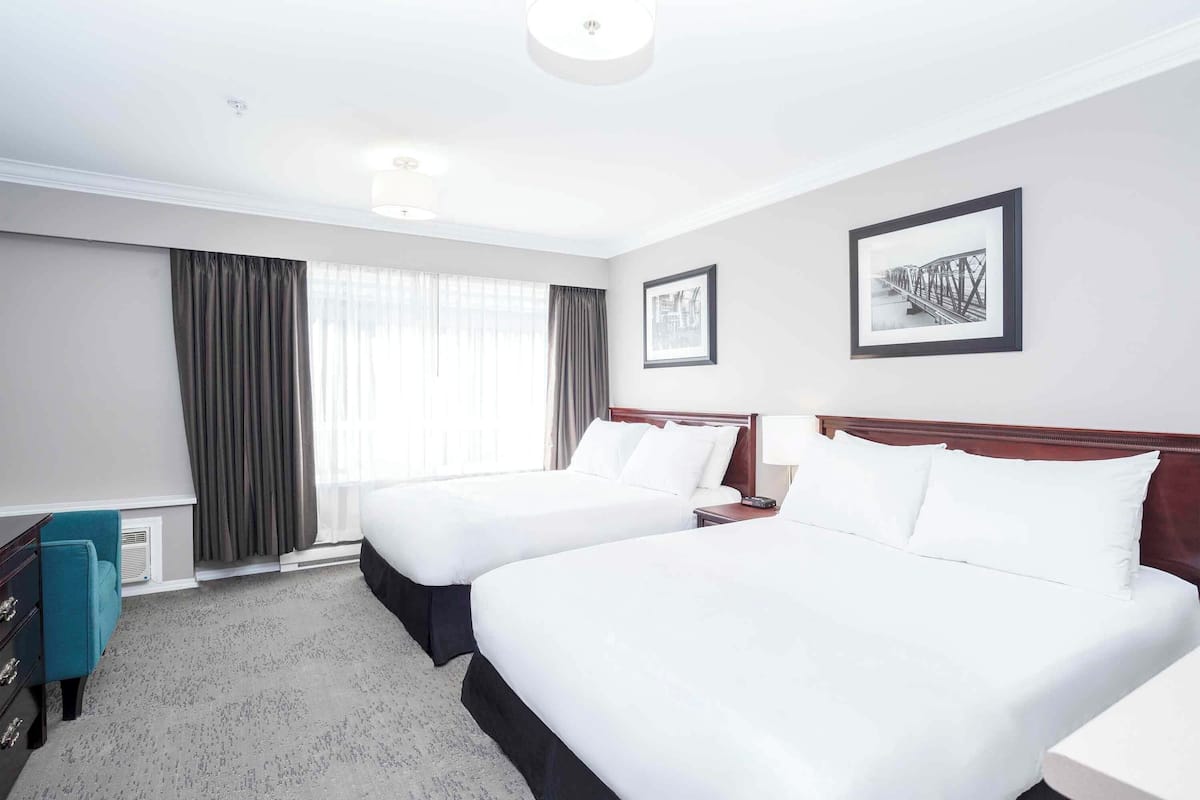 Studio Suite, 2 Katil Ratu (Queen), Kitchen | 1 bilik tidur, meja, ruang kerja komputer riba