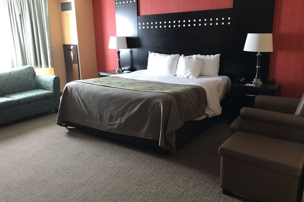 In-room safe, desk, iron/ironing board, free cribs/infant beds