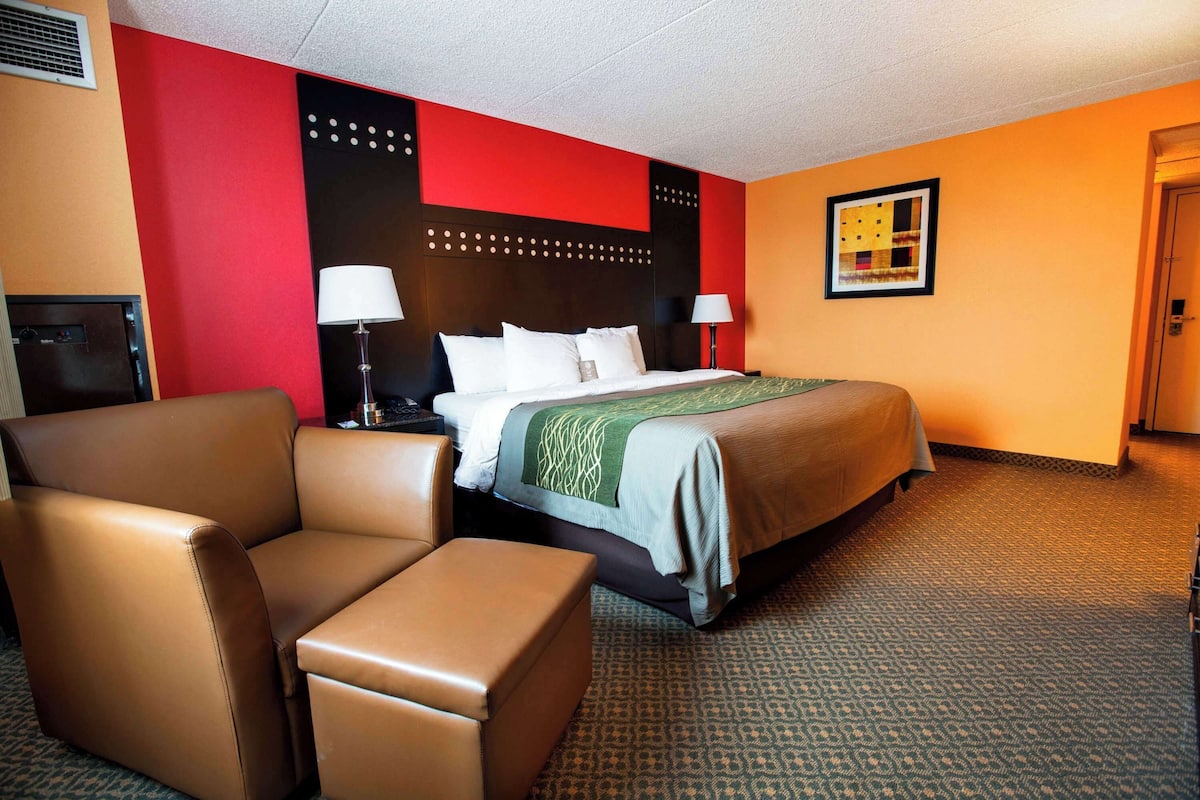 In-room safe, desk, iron/ironing board, free cots/infant beds