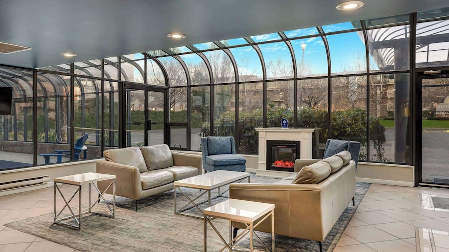 Days Inn by Wyndham Victoria On The Harbour