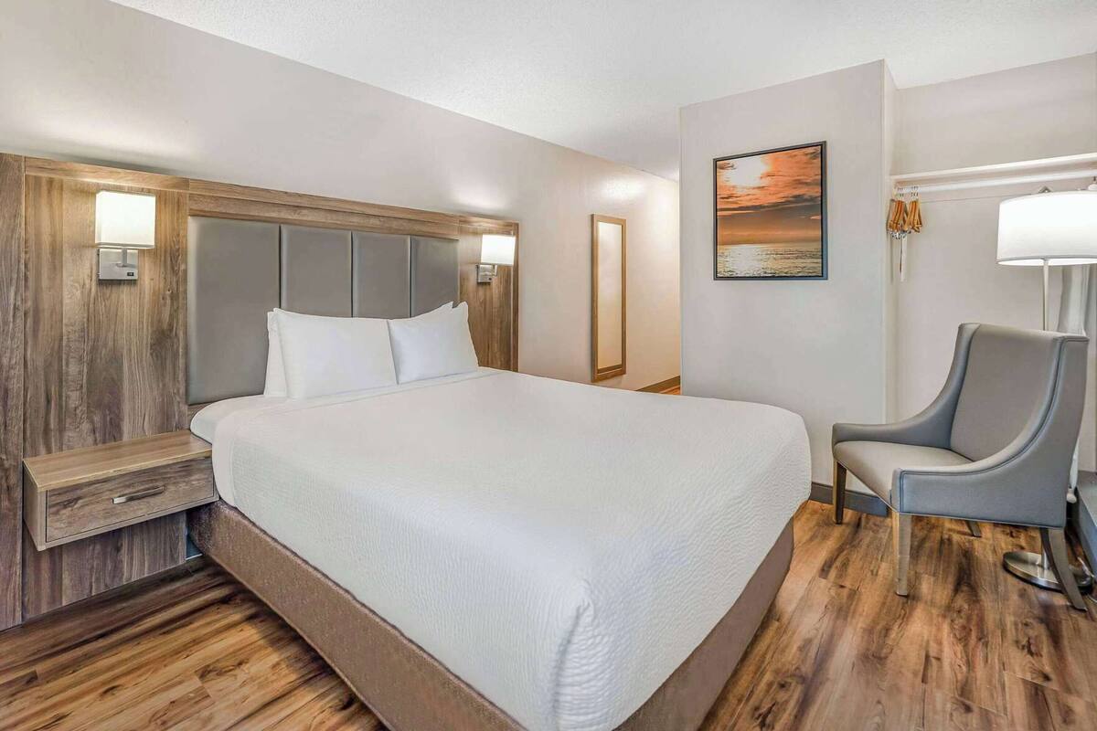 In-room safe, desk, laptop workspace, blackout drapes