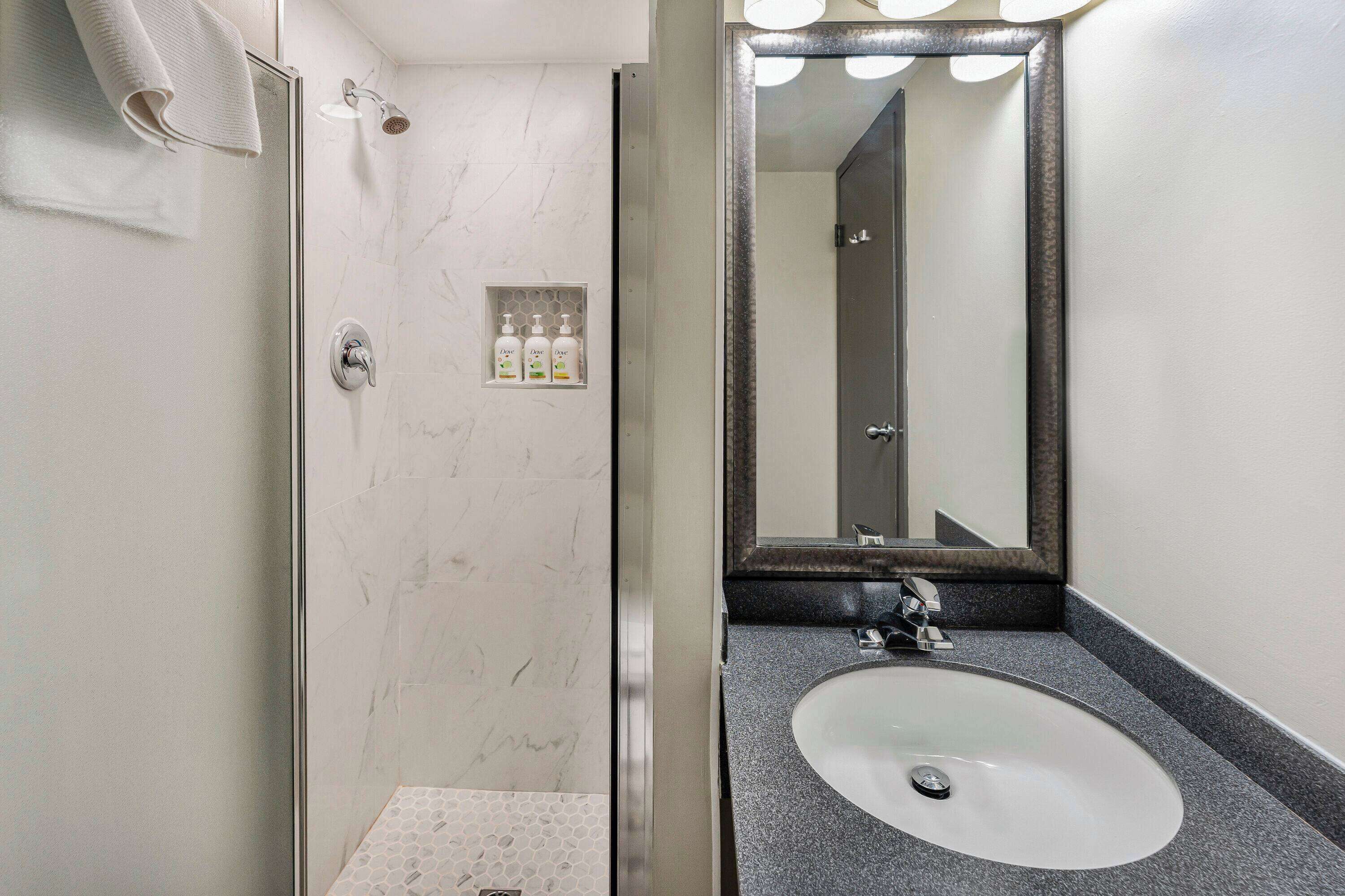 Photo - Days Inn by Wyndham Victoria On The Harbour