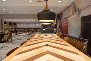 朝食 (セルフサービス)、毎日提供 (1 名様 20 USD)