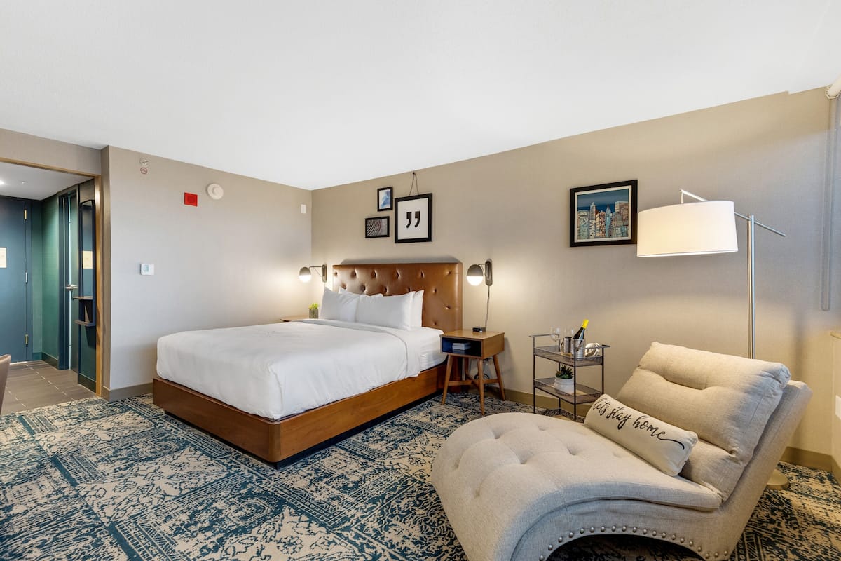 行政套房, 1 张特大床和 1 张沙发床 | 办公桌、笔记本电脑工作区、遮光窗帘、熨斗/熨衣板