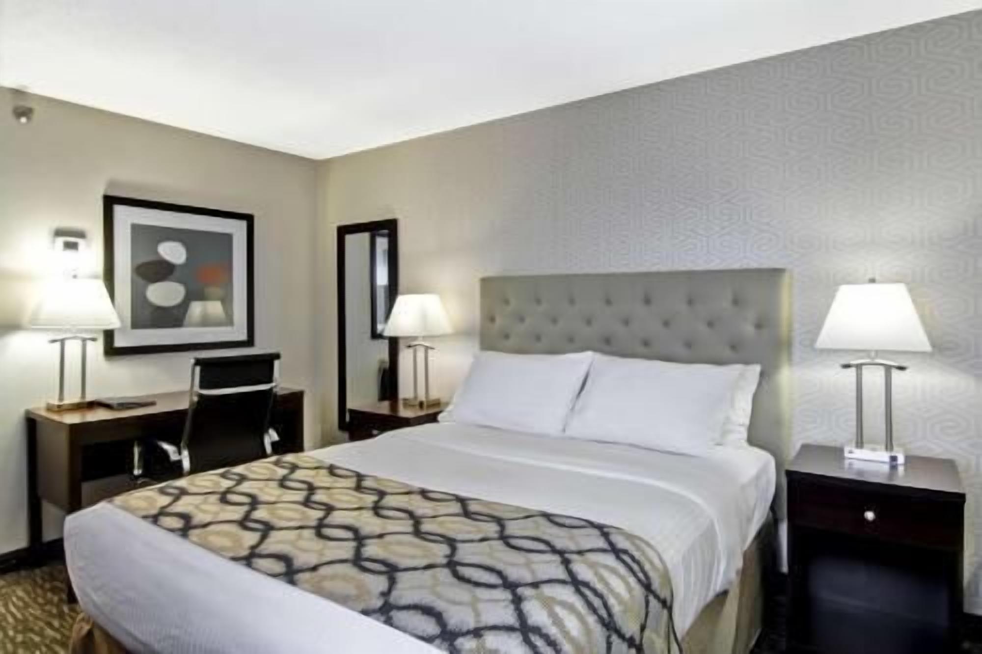 Literie de qualité, couette en duvet, décor unique, bureau