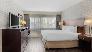 Standard Room, 1 King Bed, Non Smoking, Refrigerator (Pet Friendly) | Premium bedding, down duvets, desk, laptop workspace
