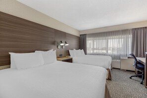 Premium bedding, down duvets, individually decorated, desk - Best Western Cedar Park Inn (Edmonton)