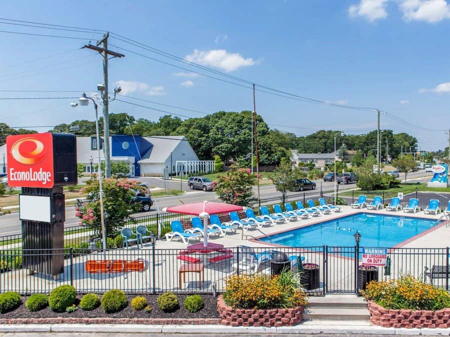 Een seizoensgebonden buitenzwembad