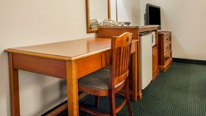 標準客房, 1 張特大雙人床, 非吸煙房 | 隔音、熨斗/熨衣板、免費無線上網、床單
