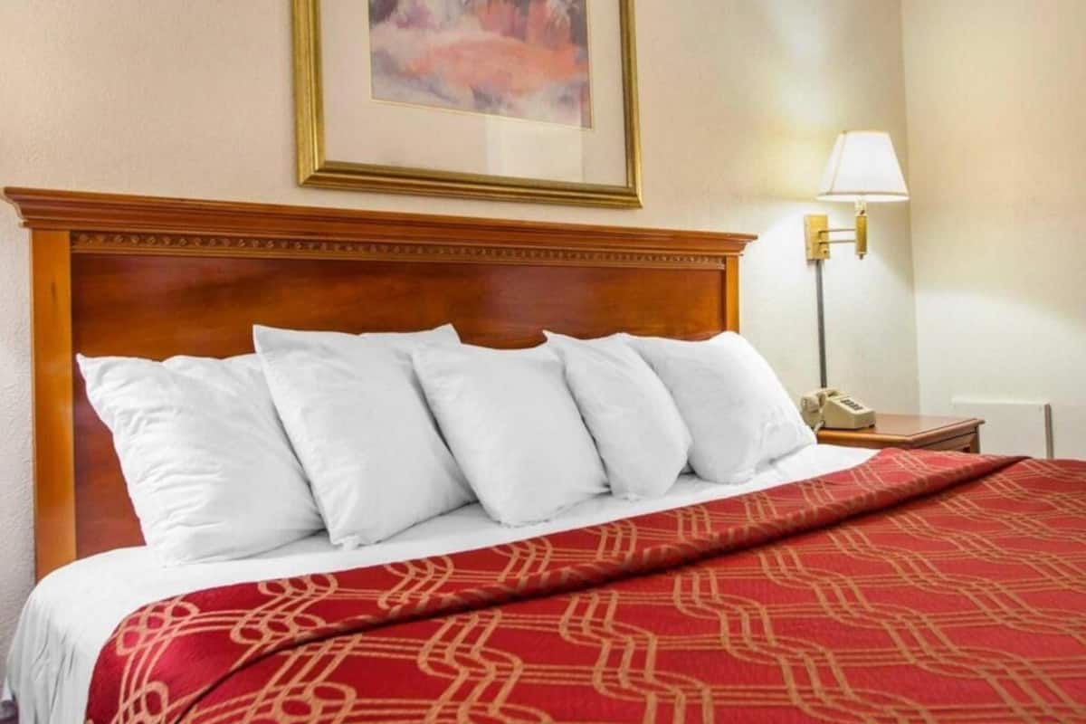 Insonorización, tabla de planchar con plancha y wifi gratis