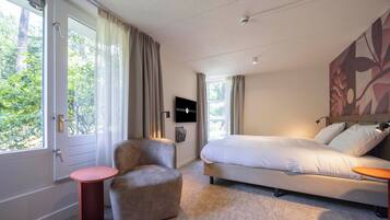 Comfort Plus (Shower) | Een minibar, een bureau, geluiddichte muren, gratis wifi