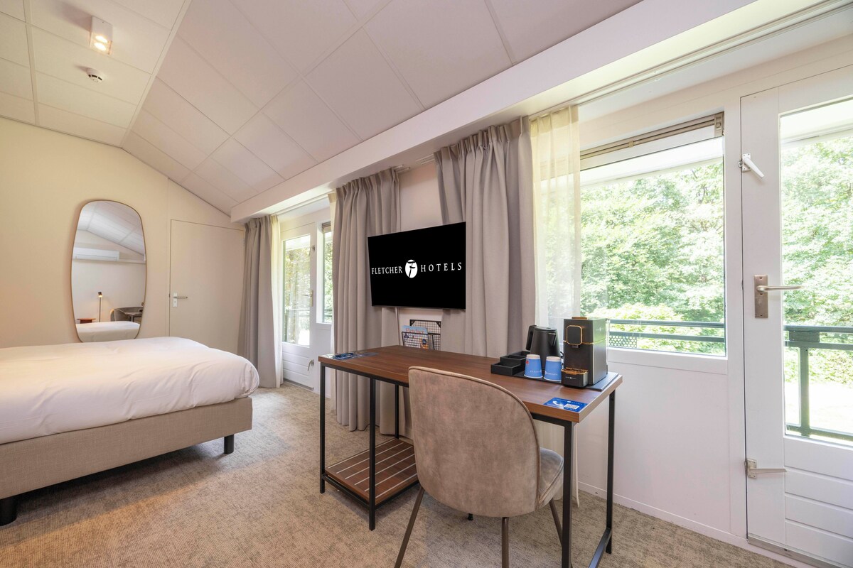Minibar, escritorio, sistema de insonorización y wifi gratis 
