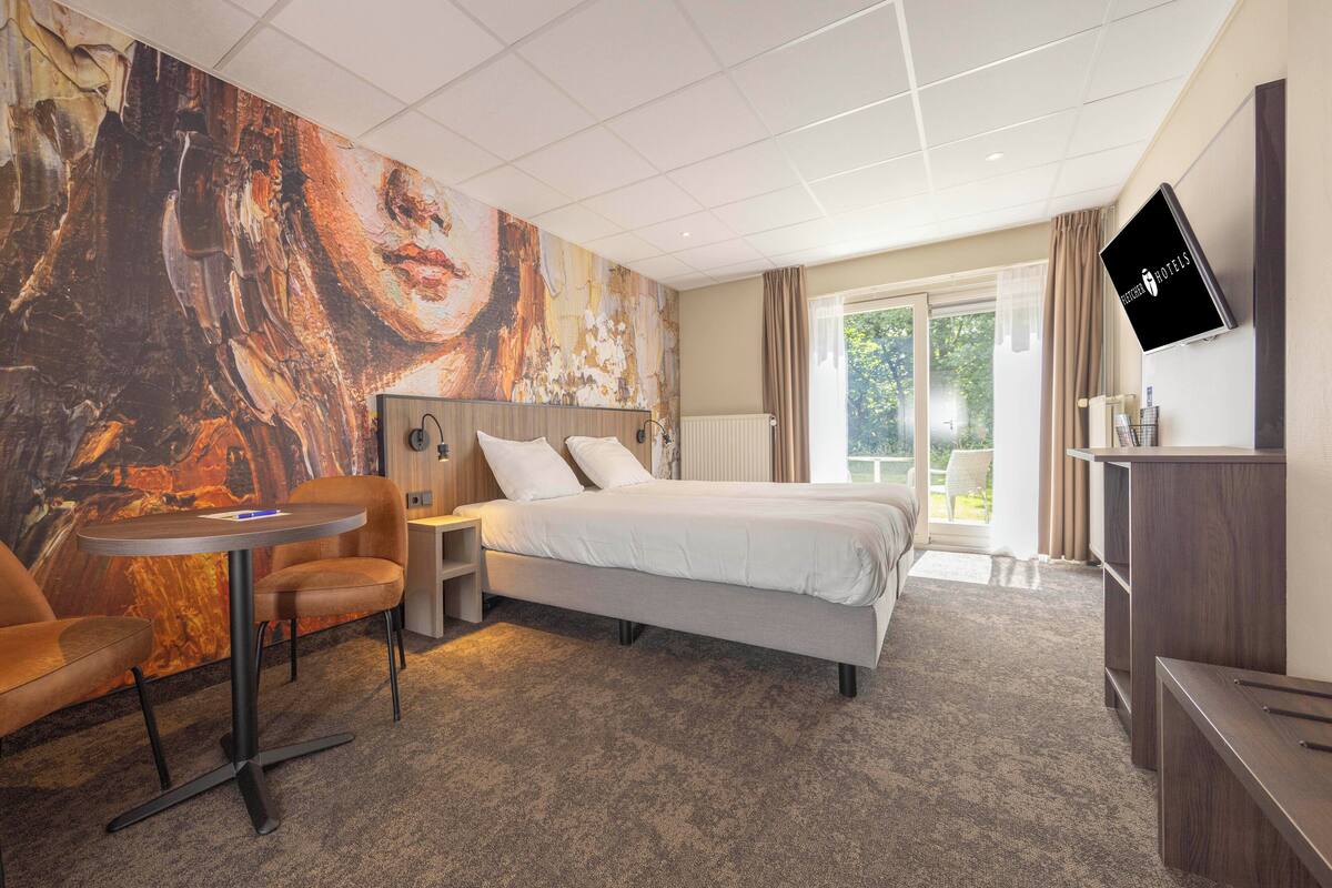 Comfort Room, Terrace | Minibar, desk, soundproofing, WiFi (free)