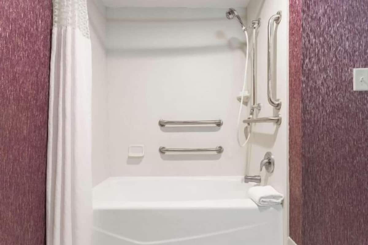 Badrum | Gratis toalettartiklar, hårtork, handdukar och tvål