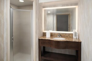 Bathroom - Hampton Inn by Hilton Hopewell Fort Lee (Hopewell)
