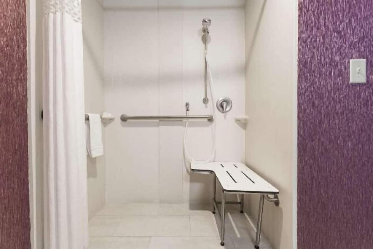 Badrum | Gratis toalettartiklar, hårtork, handdukar och tvål